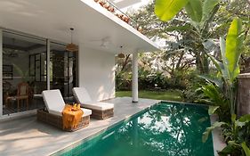 La Masseria By The Blue Kite - 3 Bhk Premium Villas With Private Pool Close To Morjim Beach, Garden, Terrace, Security, Kitchen & Wifi In A Peaceful Location